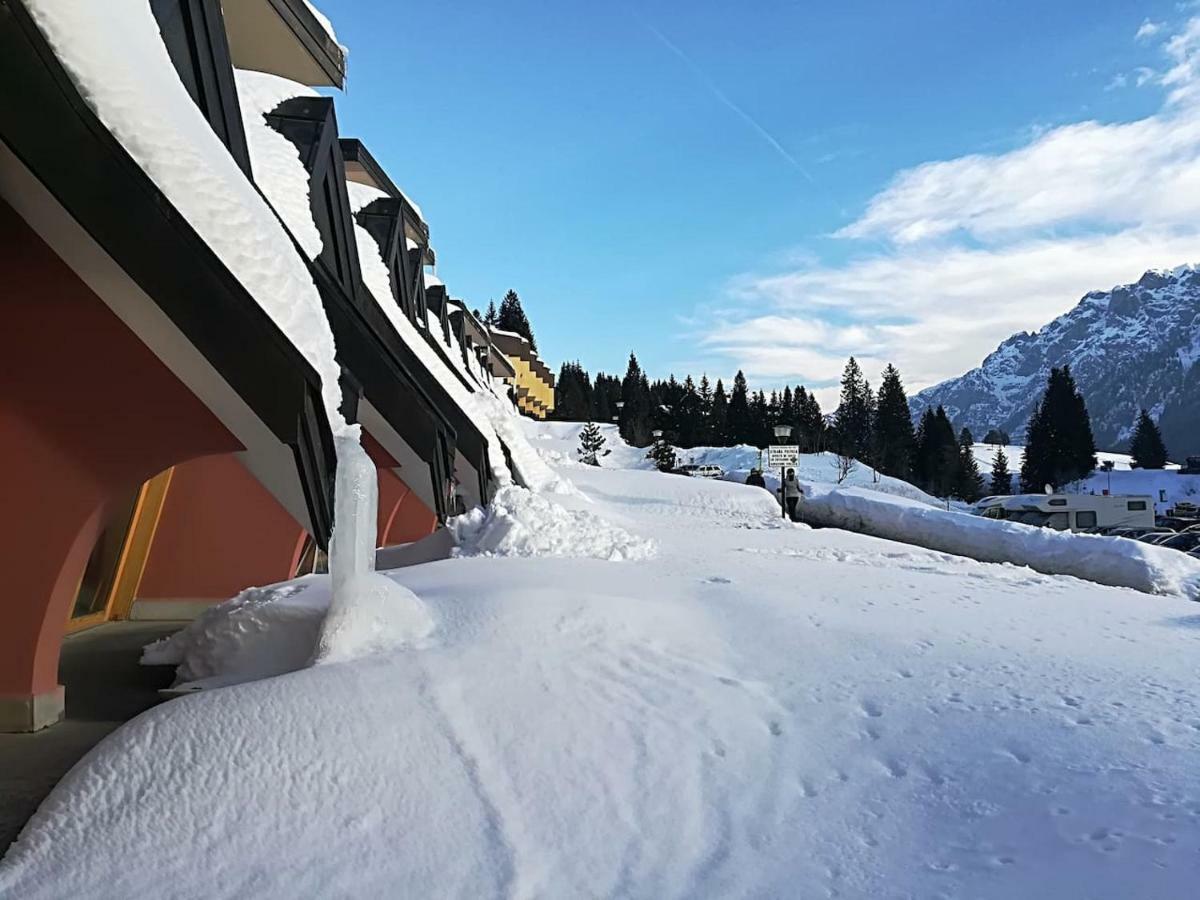 Chalet Golf Campiglio / LuxApt / fronte piste-impianti-golf Madonna Esterno foto